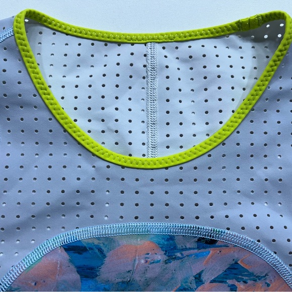 Lululemon Paddle Crop Top Womens Size 2 Reversible Mesh Warpstreme White/Silver - Picture 5 of 16